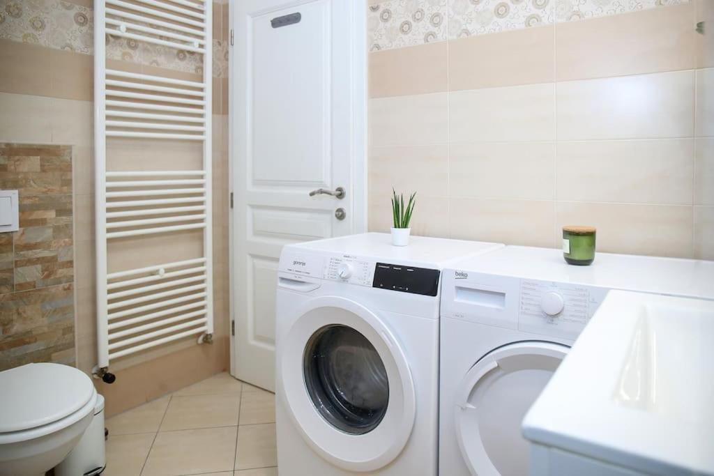 Nusha's Place Apartment *